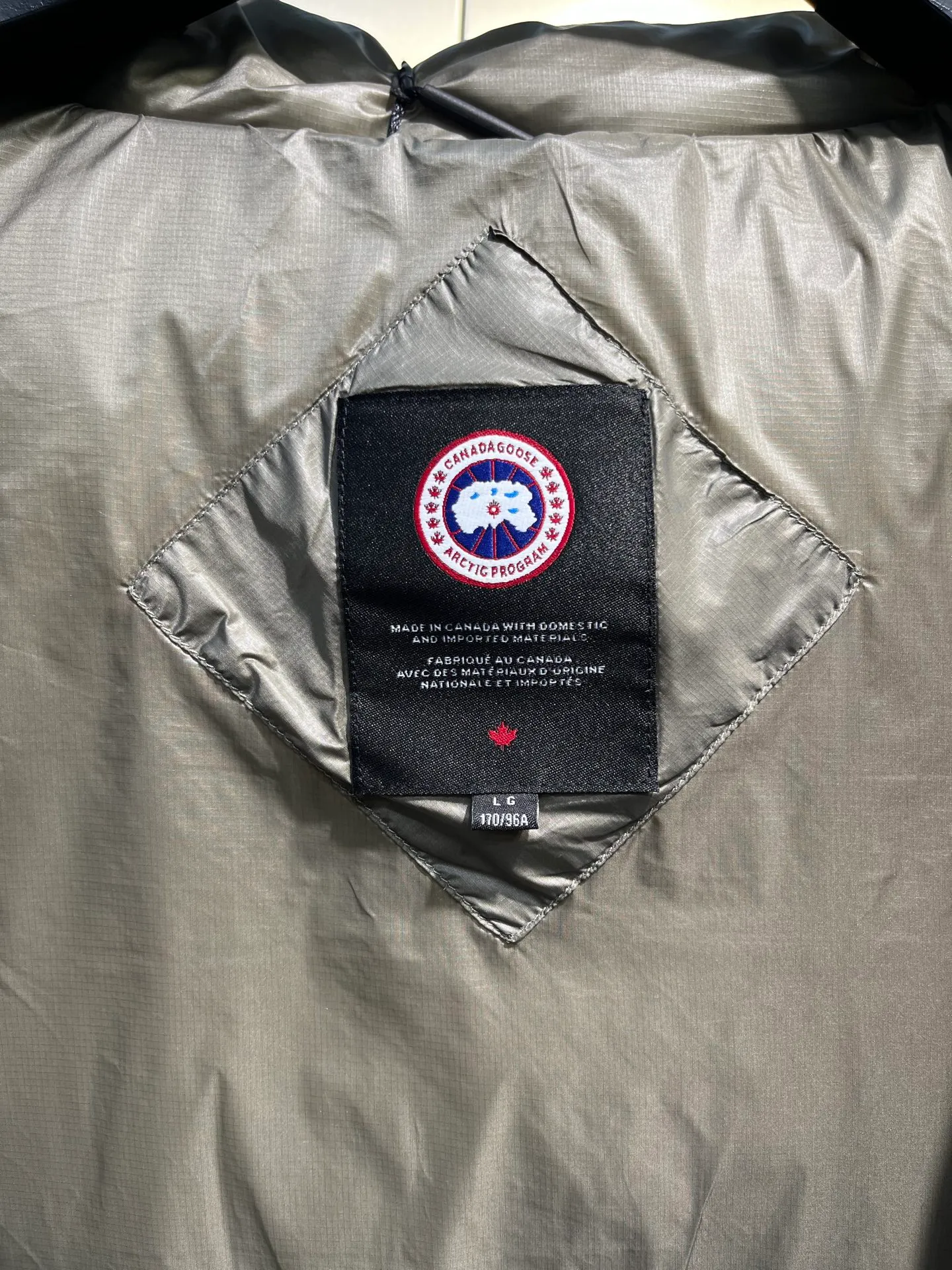 P540 Canada Goose ""🇨🇦🌟 Canada Goose Puff Down Vest has always been recognized as the warmest down jacket. Various Instagram celebrities, Internet celebrities, and celebrities often wear it for street photos. I make Canada Goose every year, but I still can't get rid of my love for it. No matter how cold the days are, there is no need to be afraid, because there is! Filled with 90% white duck down, it is the legendary warmest down jacket and is known as a must-have for Arctic outdoor sports! The most popular down jacket in the world, celebrities are rushing to buy it, it is a must-have!  size:xxs-xxl
